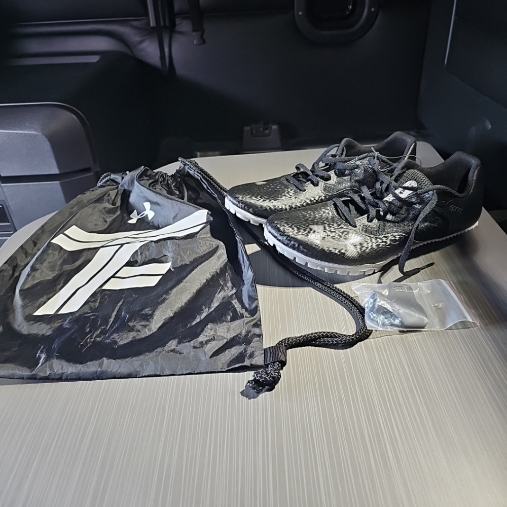 Under Armour Unisex Kick Spirit 4 Track & Field Shoes Men's 10.5  Wmn's 12 w/Bag